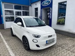 Weiß Gebraucht 2022 Fiat 500e Action Limousine | 16.950 € (Etwas zu teuer)
