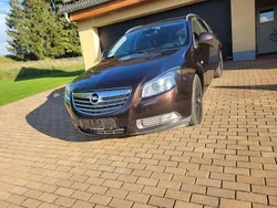Braun Gebraucht 2011 Opel Insignia Design Edition Kombi | 2.900 € (Superpreis)