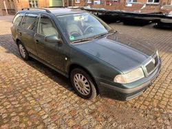 Grün Gebraucht 2007 Skoda Octavia Tour Kombi | 2.300 € (Fairer Preis)