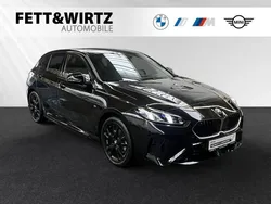 Saphirschwarz metallic Gebraucht 2024 BMW 120 M Sport Kleinwagen | 36.390 € (Guter Preis)