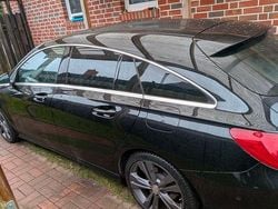 Schwarz Gebraucht 2016 Mercedes CLA180 Shooting Brake AMG line Kombi | 12.999 € (Superpreis)