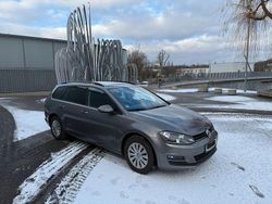 Grau Gebraucht 2015 VW Golf VII Trendline Kombi | 9.299 € (Fairer Preis)