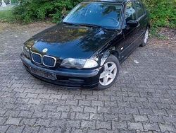 Schwarz Gebraucht 2001 BMW 318 Limousine | 1.599 € (Superpreis)