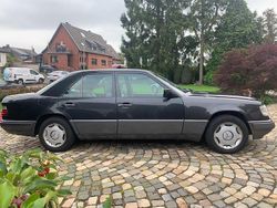Schwarz Gebraucht 1994 Mercedes 220 Limousine | 11.800 €