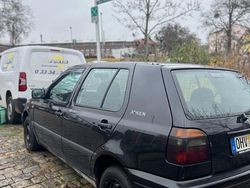 Schwarz Gebraucht 1997 VW Golf IV Edition Kombi | 2.000 € (Fairer Preis)