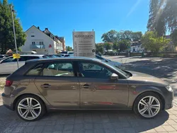 Grau Gebraucht 2013 Audi A3 Sportback Attraction Limousine | 11.750 € (Fairer Preis)