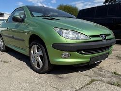 Grün Gebraucht 2002 Peugeot 206 Cabrio | 1.000 €