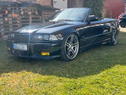 Schwarz Gebraucht 1995 BMW 320 Cabriolet Cabrio | 13.500 €