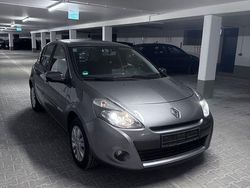 Grau Gebraucht 2009 Renault Clio II Dynamique Limousine | 6.999 €