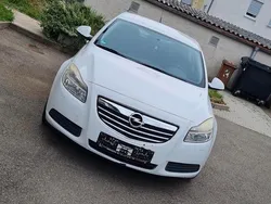 Weiß Gebraucht 2009 Opel Insignia Limousine | 3.500 € (Guter Preis)