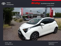 Weiß Gebraucht 2021 Toyota Aygo x-sky Kleinwagen | 14.250 € (Fairer Preis)