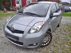 Grau Gebraucht 2009 Toyota Yaris Cool Limousine | 2.799 € (Fairer Preis)