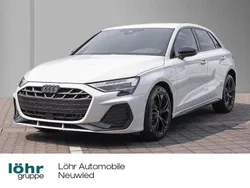 Gletscherweiß metallic Neu 2025 Audi A3 Sportback e-tron S-Line Limousine | 48.950 € (Etwas zu teuer)
