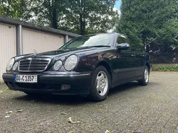 Blau Gebraucht 2000 Mercedes E240 Elegance Limousine | 2.500 €