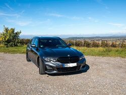 Grau Gebraucht 2020 BMW 320 Shadowline Kombi | 27.000 € (Etwas zu teuer)