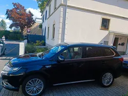 Schwarz Gebraucht 2020 Mitsubishi Outlander P-HEV SUV | 22.700 € (Fairer Preis)