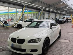 Weiß Gebraucht 2008 BMW 320 M Sport Coupé | 9.990 € (Etwas zu teuer)