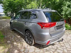 Silber Gebraucht 2016 Mitsubishi Outlander P-HEV Top SUV | 19.500 € (Fairer Preis)