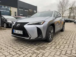 Irdiumsilber metallic Neu 2025 Lexus UX 300h Sport Design Packet SUV | 39.290 € (Fairer Preis)