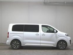 Weiss Gebraucht 2021 Citroën Spacetourer Shine Van / Kleinbus | 25.980 € (Superpreis)