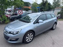 Grün Gebraucht 2015 Opel Astra Kombi | 3.600 € (Superpreis)
