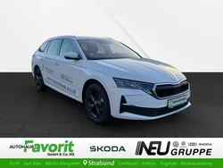 Weiß Gebraucht 2024 Skoda Octavia Kombi | 35.990 € (Teuer)