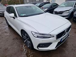 Weiß Gebraucht 2020 Volvo V60 Momentum Kombi | 12.900 €