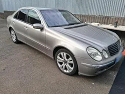 Gold Gebraucht 2002 Mercedes E220 Limousine | 1.499 €
