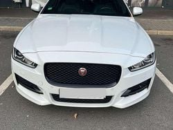 Weiß Gebraucht 2015 Jaguar XE R-Sport Limousine | 9.999 €