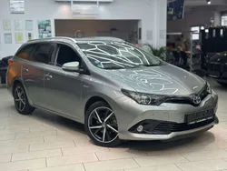 New medium silver/ grey Gebraucht 2018 Toyota Auris Hybrid Team Kombi | 15.950 € (Fairer Preis)