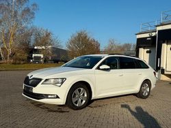 Weiß Gebraucht 2016 Skoda Superb Kombi | 9.900 € (Guter Preis)