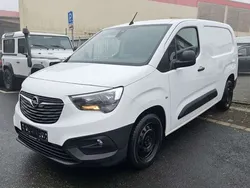 Weiß Gebraucht 2019 Opel Combo Selection Van / Kleinbus | 8.999 € (Guter Preis)