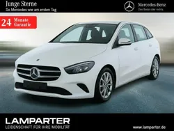 Weiß Gebraucht 2022 Mercedes B200 Van / Kleinbus | 30.980 € (Teuer)