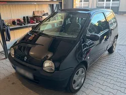 Schwarz Gebraucht 2005 Renault Twingo Kleinwagen | 1.600 € (Etwas zu teuer)
