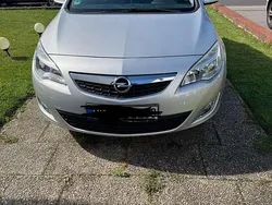 Silber Gebraucht 2012 Opel Astra Selection Limousine | 3.900 € (Guter Preis)