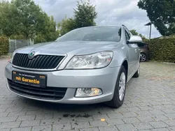 Grau Gebraucht 2010 Skoda Octavia Ambiente Kombi | 5.900 € (Superpreis)