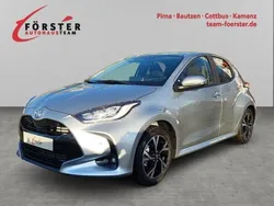 Silber Neu 2025 Toyota Yaris Hybrid Comfort Limousine | 26.540 € (Fairer Preis)