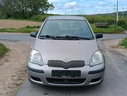 Silber Gebraucht 2004 Toyota Yaris Kleinwagen | 1.400 € (Fairer Preis)