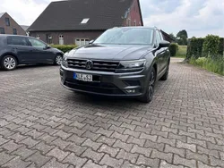 Grau Gebraucht 2017 VW Tiguan Sound SUV | 15.400 €