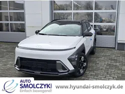 Serenity white / abyss black Gebraucht 2024 Hyundai Kona Prime SUV | 31.490 € (Fairer Preis)