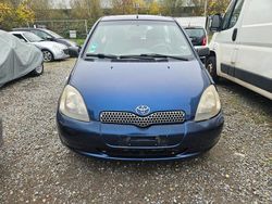 Blau Gebraucht 1999 Toyota Yaris Limousine | 750 € (Guter Preis)
