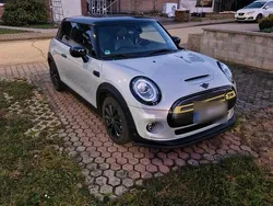Grau Gebraucht 2020 Mini Cooper SE Kleinwagen | 14.700 € (Etwas zu teuer)