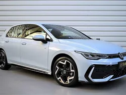Crystal ice blue metallic Gebraucht 2024 VW Golf VIII R-line Limousine | 32.990 € (Fairer Preis)