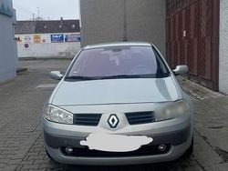 Silber Gebraucht 2003 Renault Mégane II Kleinwagen | 900 €