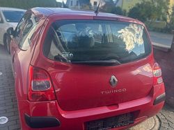 Rot Gebraucht 2008 Renault Twingo Elysee Kleinwagen | 3.200 € (Fairer Preis)