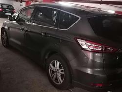 Grau Gebraucht 2018 Ford S-MAX Titanium Van / Kleinbus | 17.000 € (Fairer Preis)