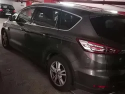 Grau Gebraucht 2018 Ford S-MAX Titanium Van / Kleinbus | 17.000 € (Fairer Preis)