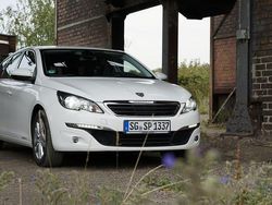 Weiß Gebraucht 2014 Peugeot 308 SW Access Kombi | 7.100 €