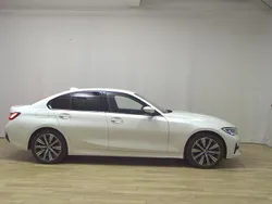 Weiss Gebraucht 2021 BMW 318 Sport Line Limousine | 21.980 € (Etwas zu teuer)