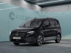 Schwarz Gebraucht 2023 Mercedes T180 Van / Kleinbus | 31.600 € (Teuer)